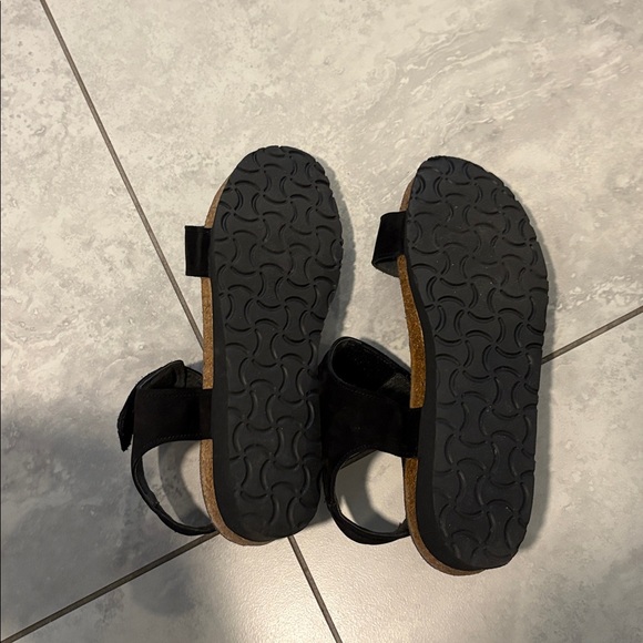 Beautiful sandals worn twice - Picture 3 of 4